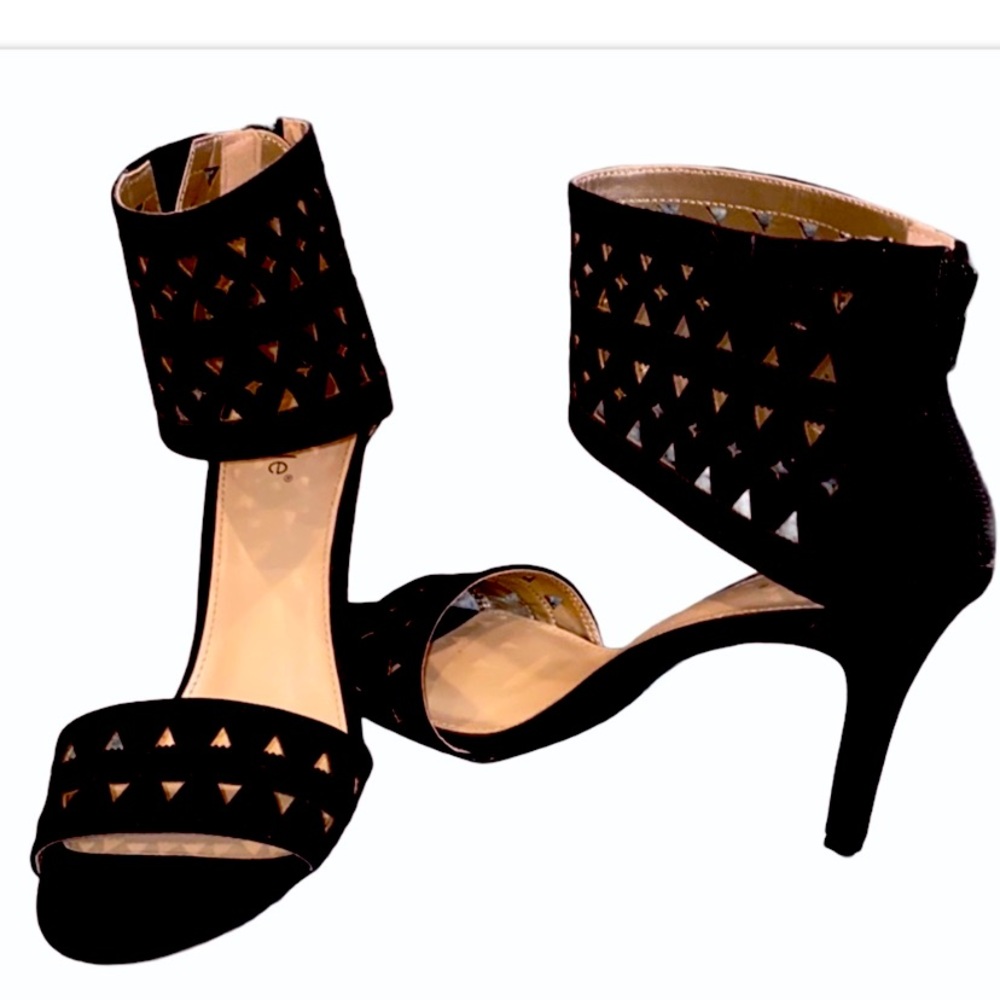 NEW! Nicole Bethany ankle cuff cutout heels